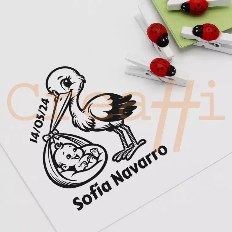 Sello bautizo diseño cigüeña con bebé